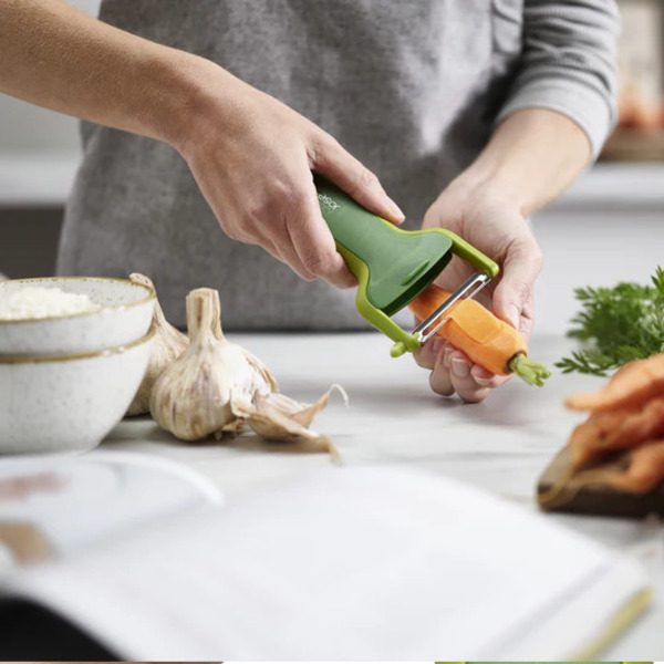 Joseph Joseph SafeStore Straight Peeler Green