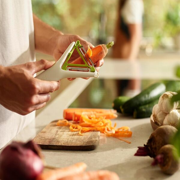 Joseph Joseph Switch 2 in 1 Peeler
