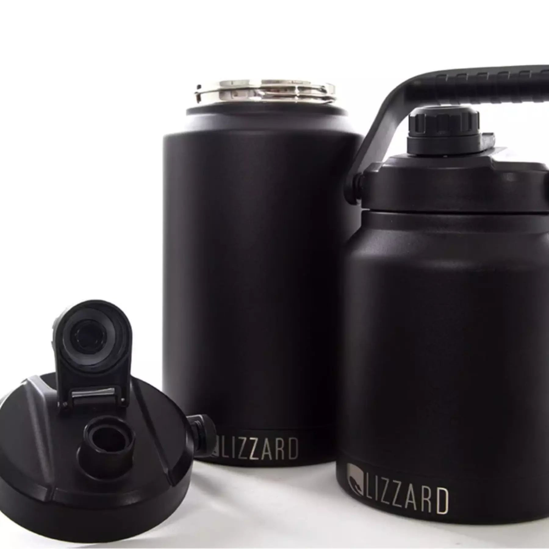 Black insulated drink containers with 'Lizzard' branding on a white background