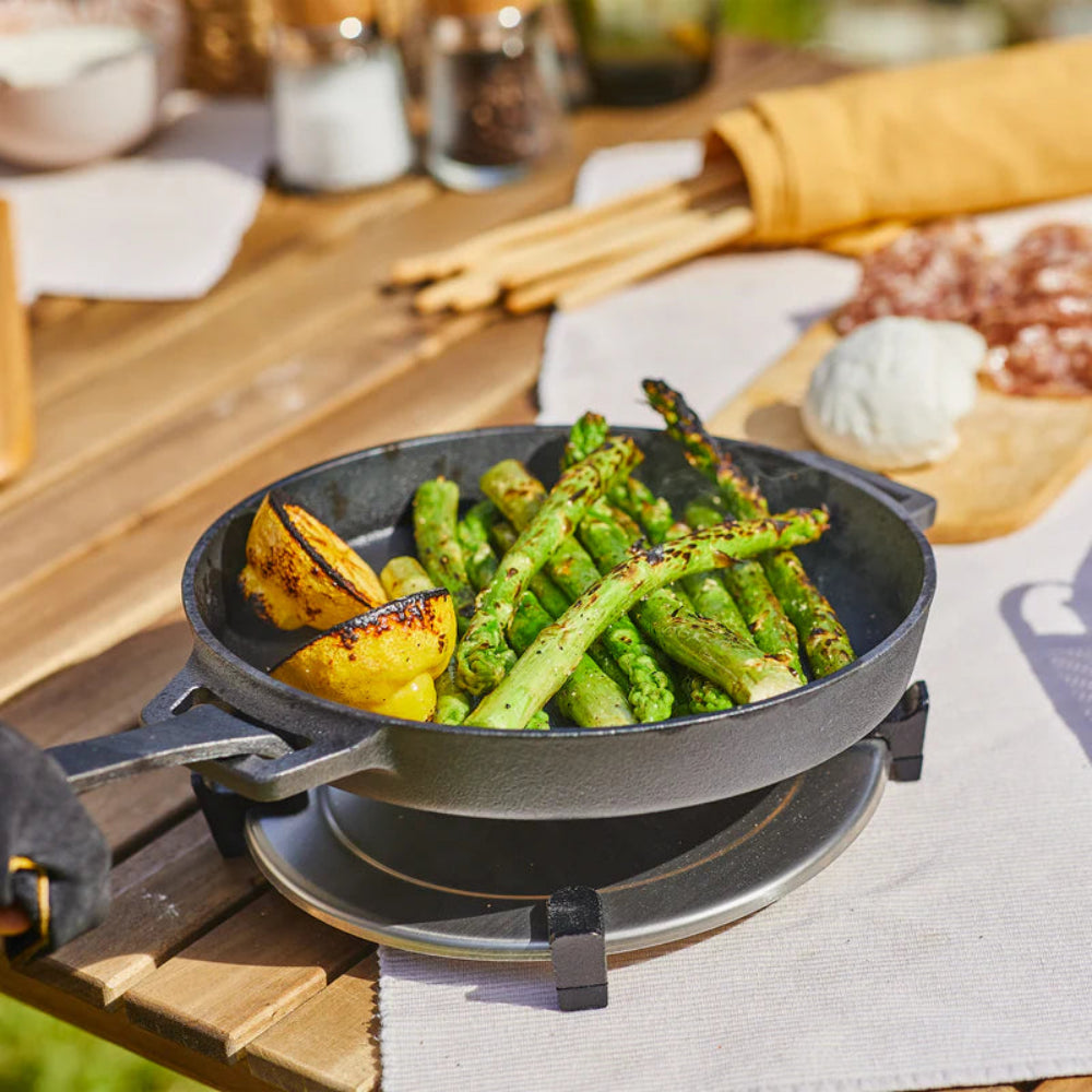 Green beans in a cast iron skillet