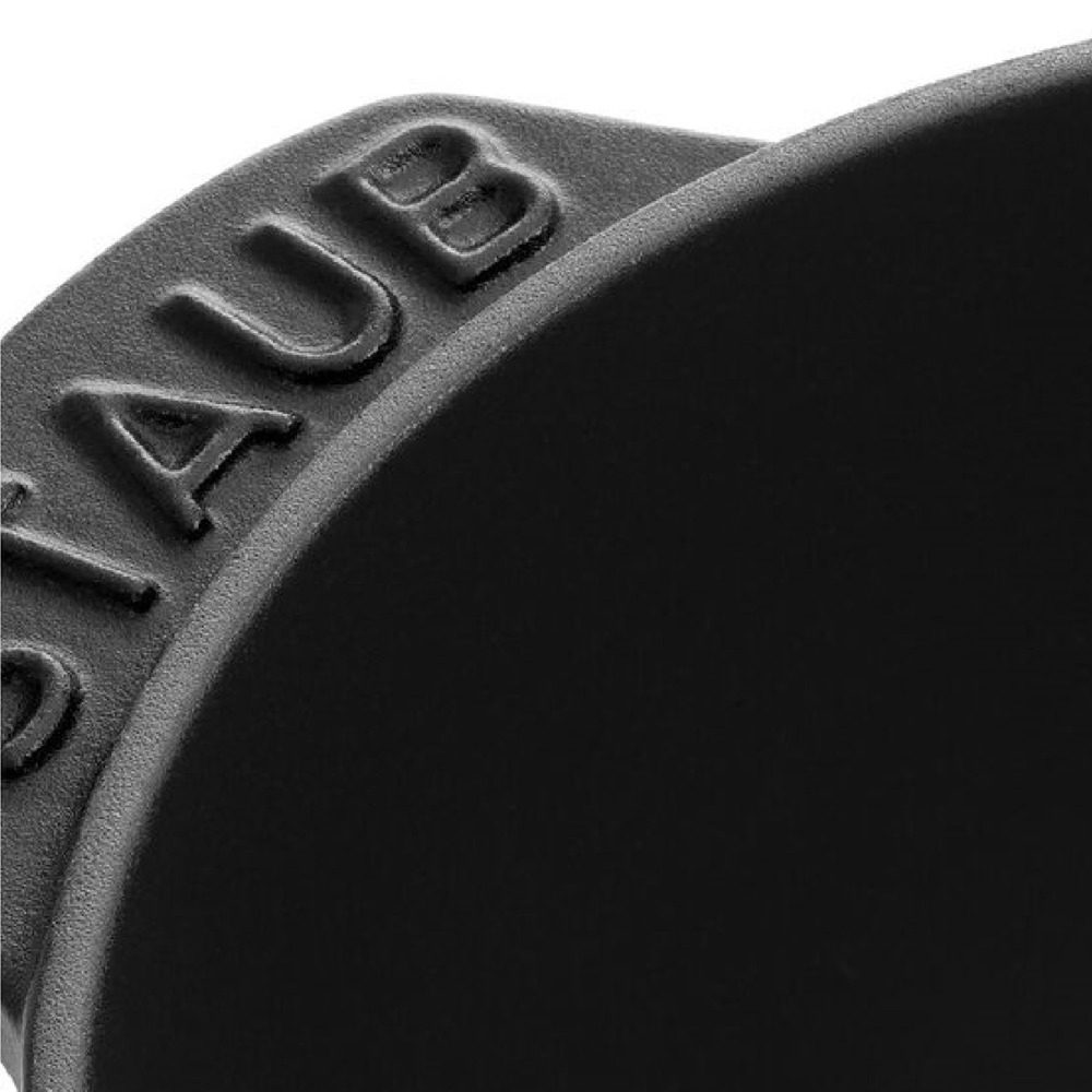 Staub Oval Cast Iron Muscle Pot 2L