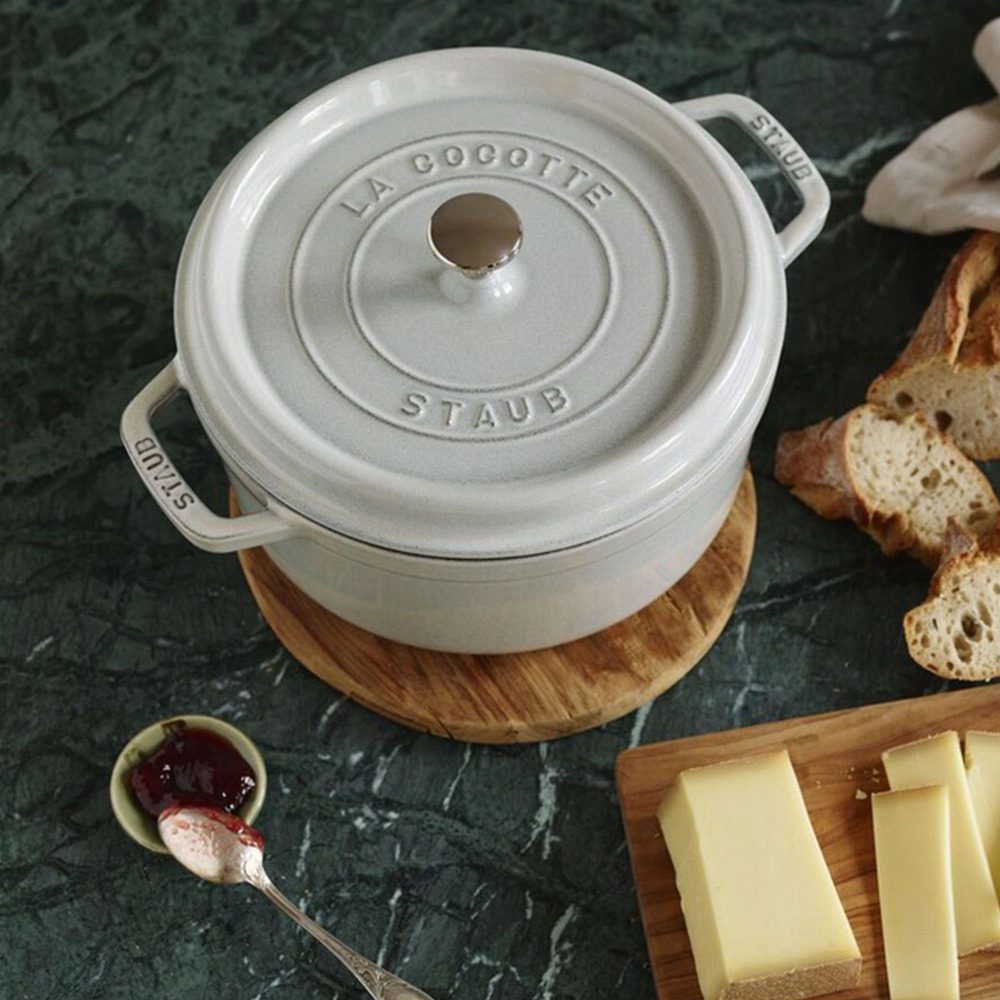 Staub Round Cast Iron Casserole Pot 6.7L