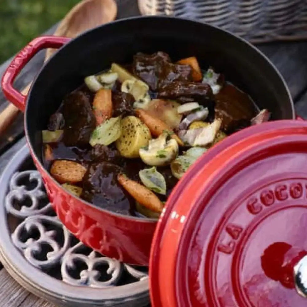 Staub Round Cast Iron Casserole Pot 6.7L.