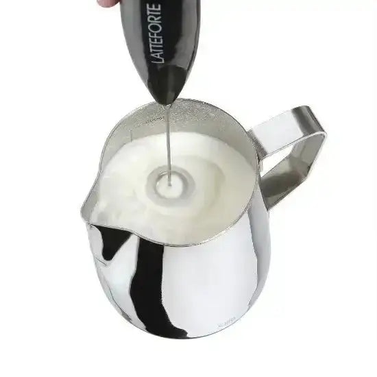 Cilio Latteforte handheld milk frother creating foam in a stainless steel jug
