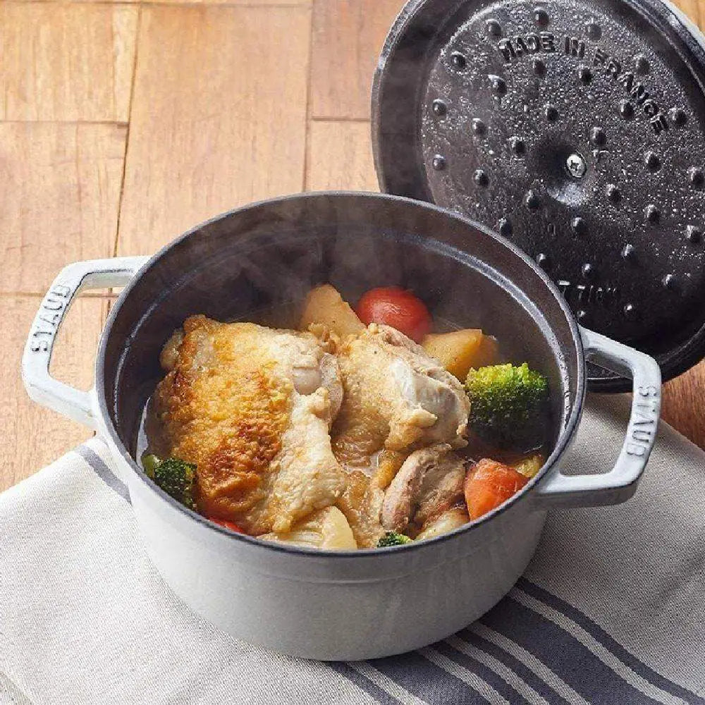Staub Round Cast Iron Casserole Pot 6.7L.