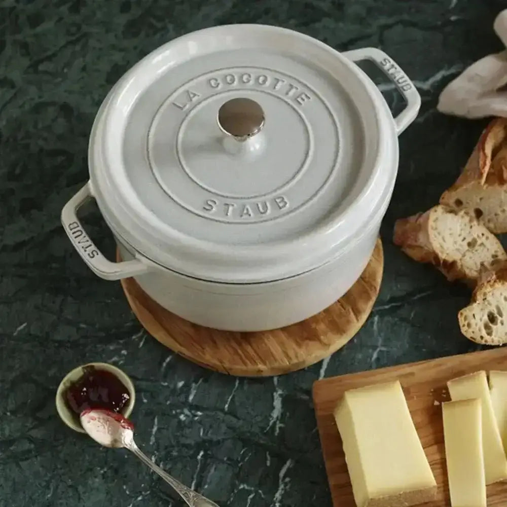 Staub Round Cast Iron Casserole Pot 6.7L.