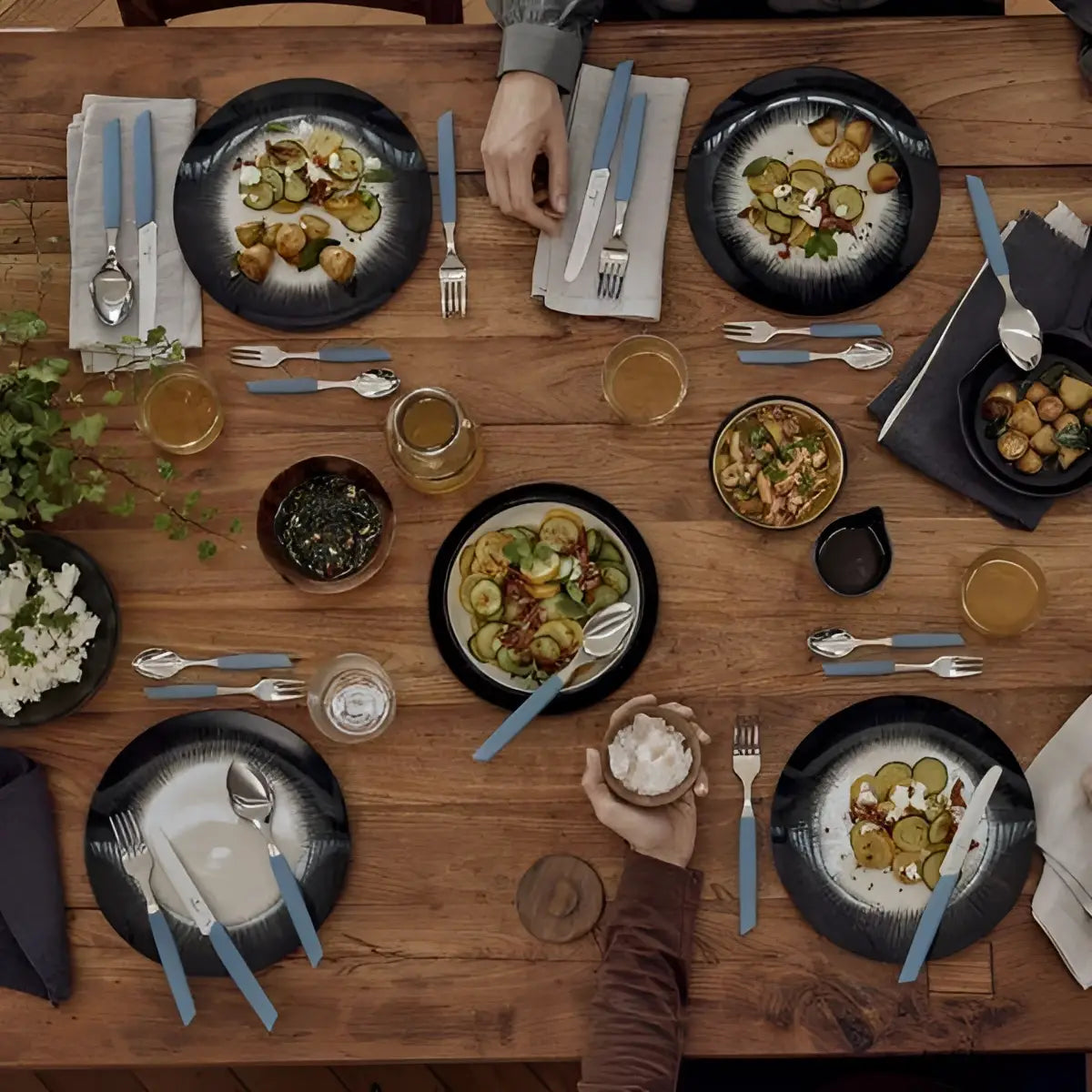 Victorinox Swiss Modern Blue Table Set 24 Piece.