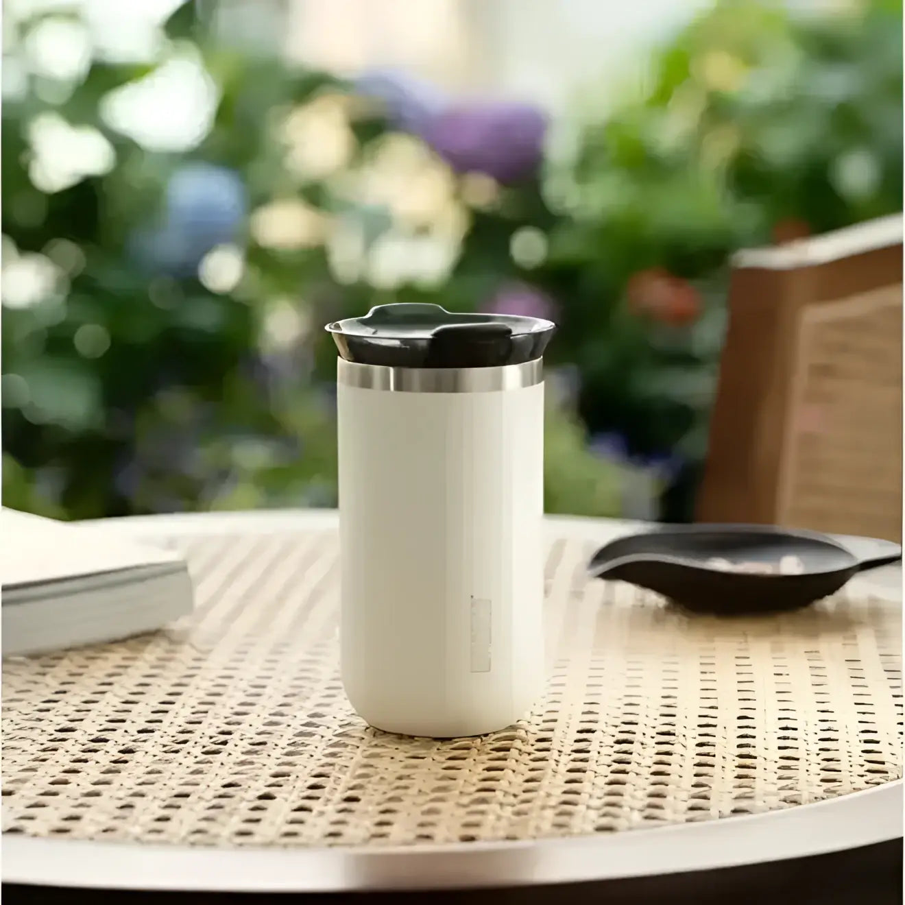 Wacaco Octaroma Insulated Travel Mug White 300ml.