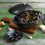 Staub Oval Cast Iron Muscle Pot 2L - Image 2